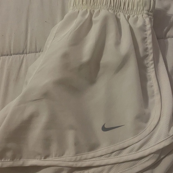 white nike shorts - Picture 2 of 4